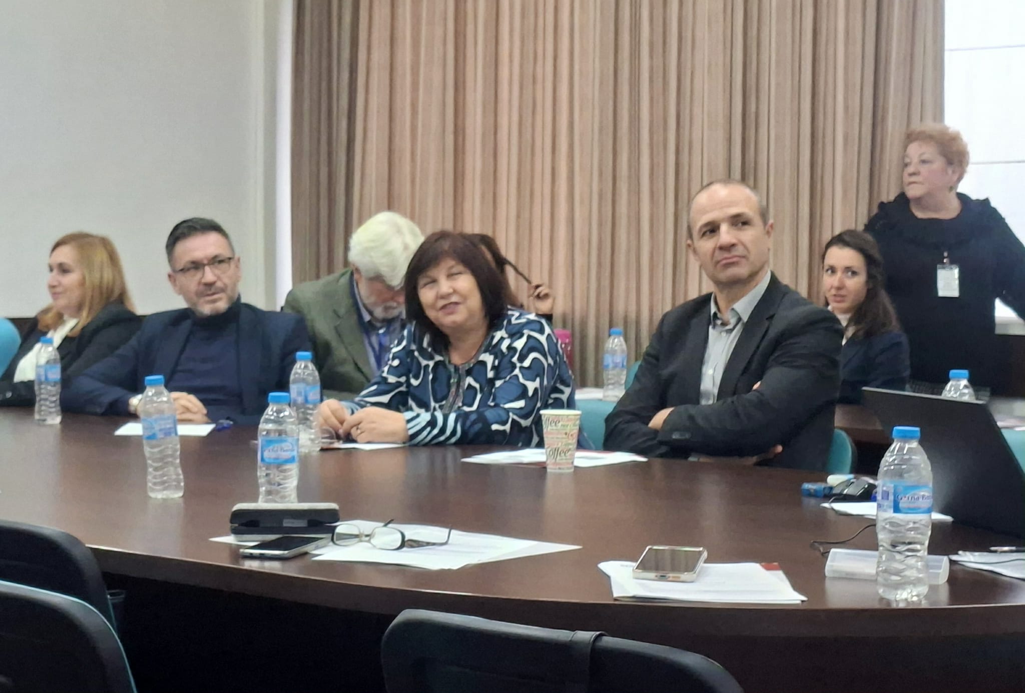 Кръгла маса 5